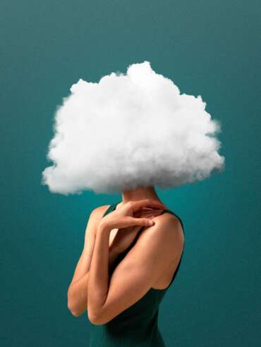 infographic showing lifestyle tips to manage menopause and cognitive changes