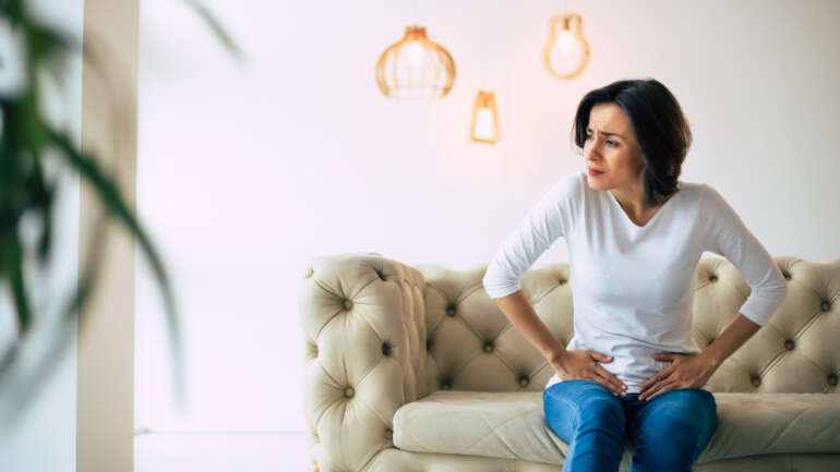 An infographic comparing common pelvic pain myths versus the actual medical facts, helping to clarify misconceptions.