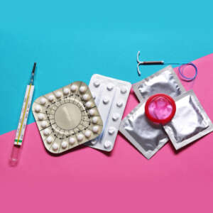 An infographic chart comparing the effectiveness rates and features of popular contraceptive choices.