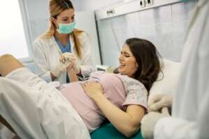 pregnant woman experiencing labor pain signs during hospital delivery
