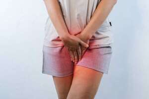 Illustration showing common vaginal infection symptoms including itching, abnormal discharge, burning sensation, and pelvic discomfort.